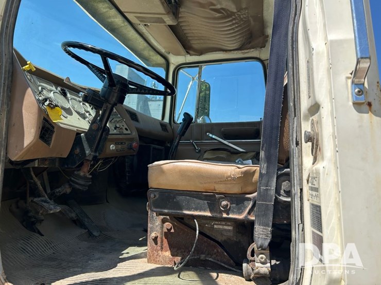 1991-ford-l8000-image-29