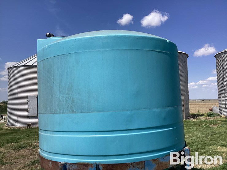 2,300-gallon-poly-tank-w/stand-image-12