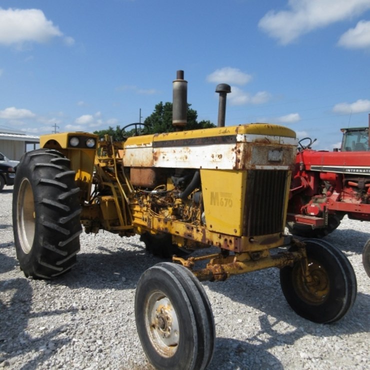 1967 MINNEAPOLIS MOLINE M670