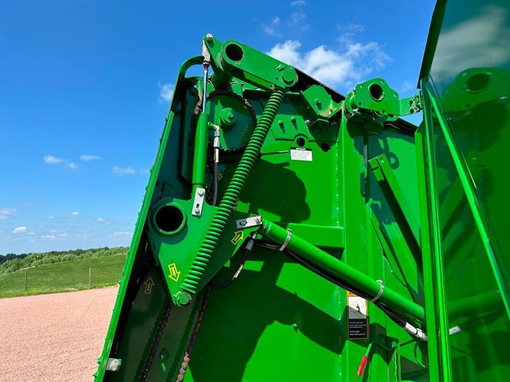 2022-john-deere-450e-image-24