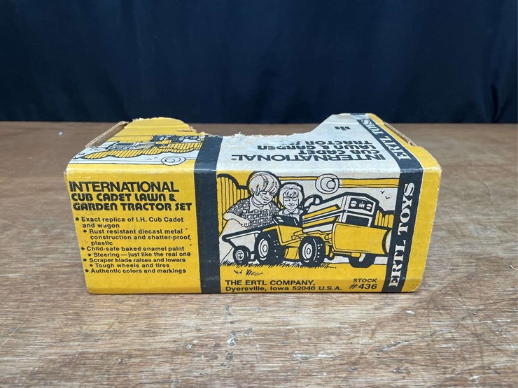 1/16-ih-cub-cadat-1650-l&g-set-nib-ertl-image-6