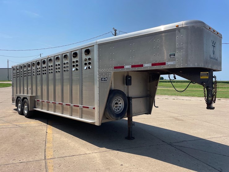 2014-wilson-livestock-trailer-image-2