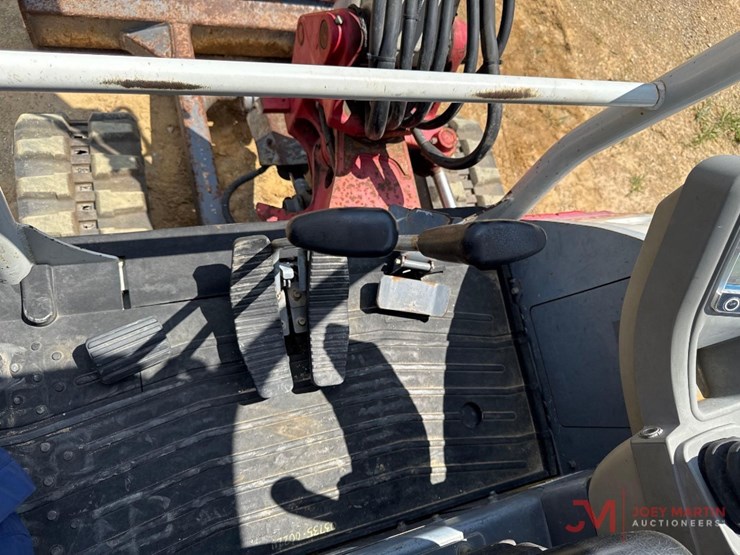 2019-takeuchi-tb230-image-19