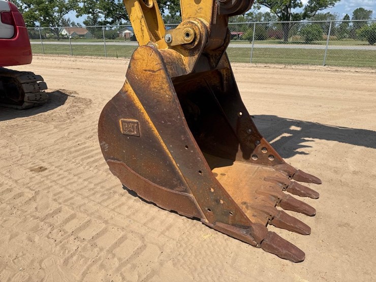 2018-caterpillar-326fl-image-12
