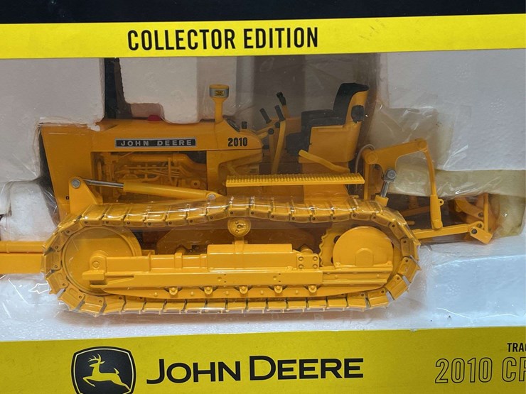 1/16-john-deere-2010-crawler-collector-nib-ertl-image-2