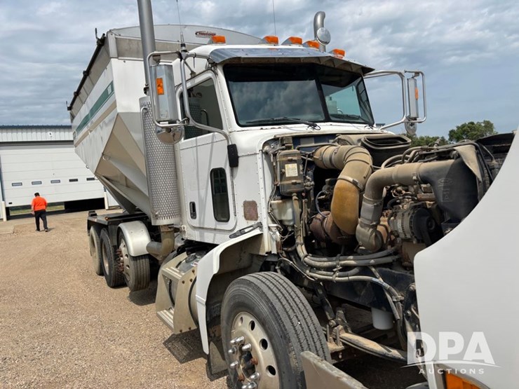 2005-peterbilt-385-image-25