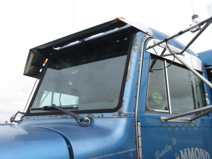 1994-peterbilt-379-image-13