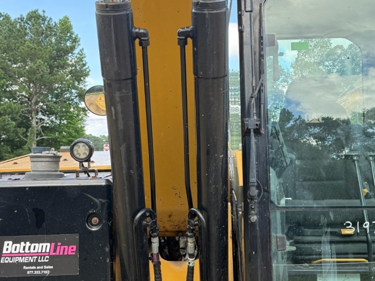 2019-caterpillar-310-image-15