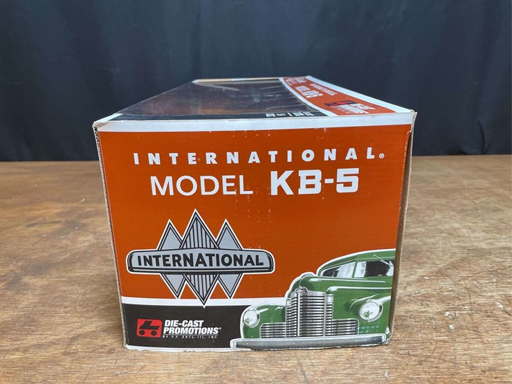 1/16-ih-kb-5-flatbed-truck-nib-dcp-image-5