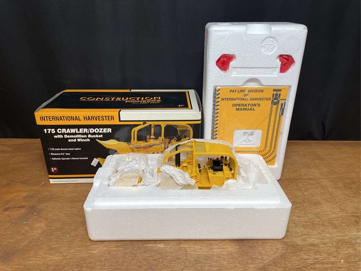 1/25-ih-175-crawler-dozer-nib-1st-gear-image-1