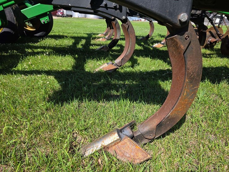 2016-john-deere-18-image-39