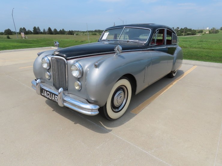 1960-jaguar-mark-ix-image-4