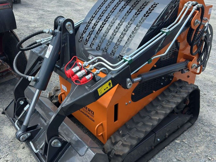 landhero-mini-skid-steer-loader-image-1