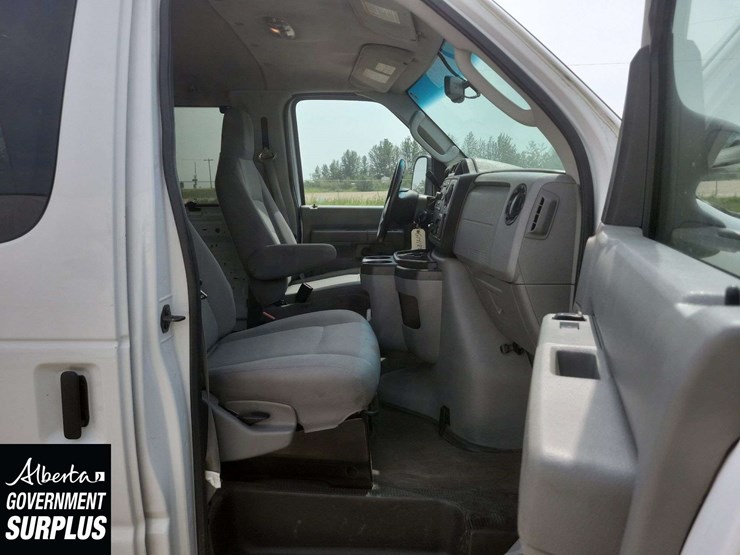 2014-ford-cargo-image-22