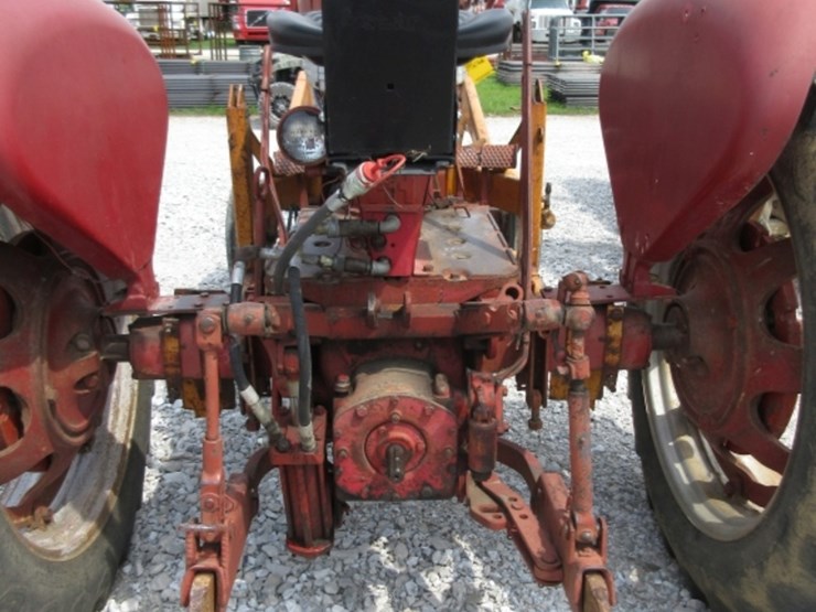 farmall-460-tractor-image-4