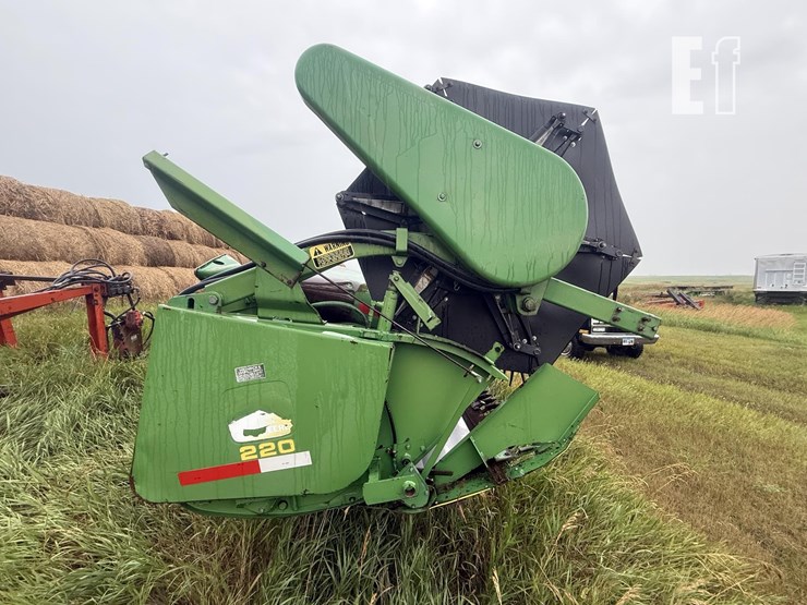 john-deere-220-image-5