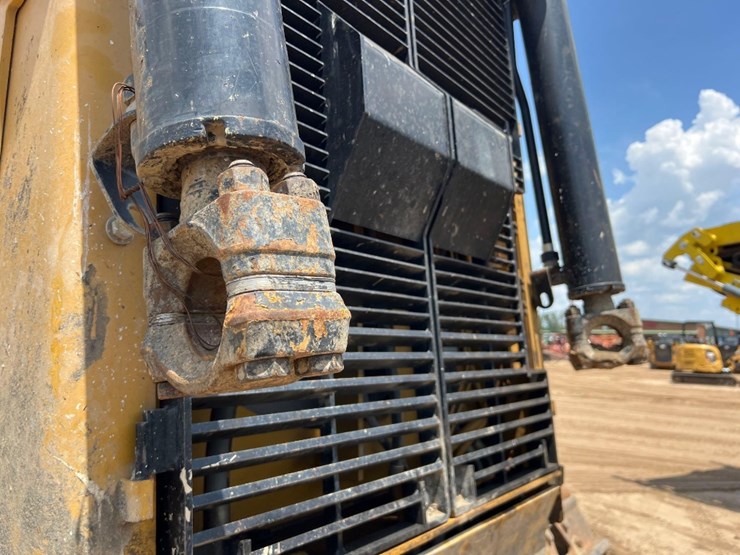 2015-caterpillar-d9t-image-18
