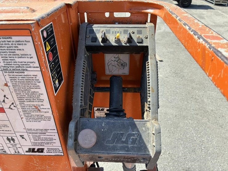 2010-jlg-1230es-image-6