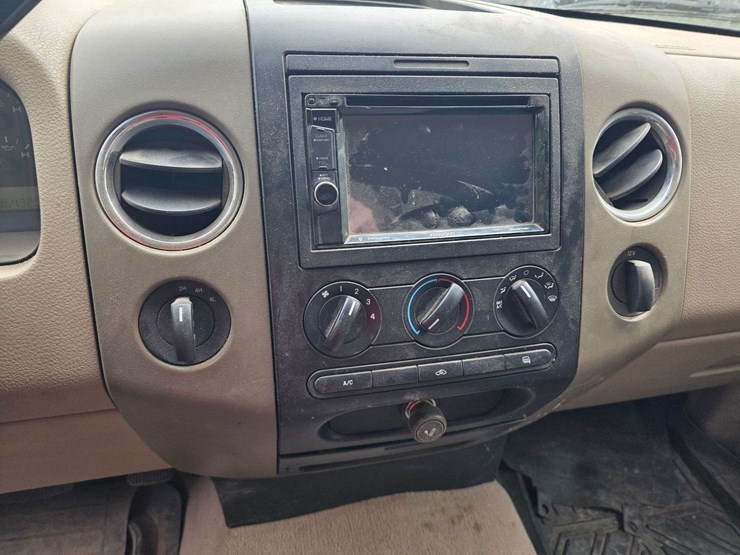 2004-ford-f150-xlt-image-30