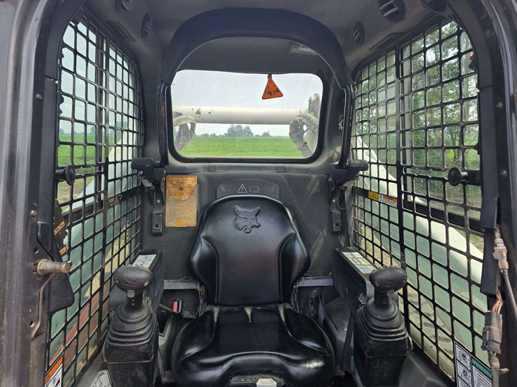 2013-bobcat-t750-image-33