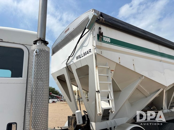 2005-peterbilt-385-image-40