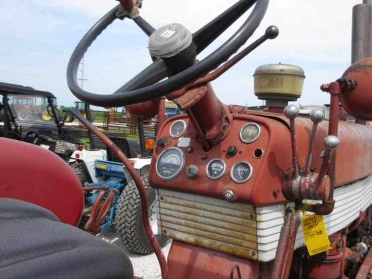 farmall-460-tractor-image-13