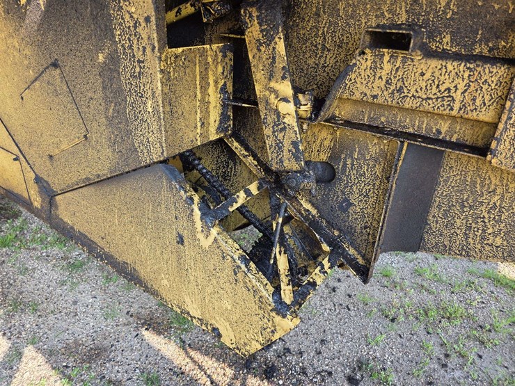 new-holland-tr87-image-12