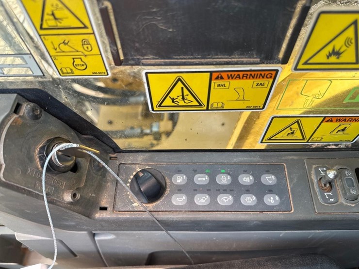 2015-caterpillar-336fl-image-40