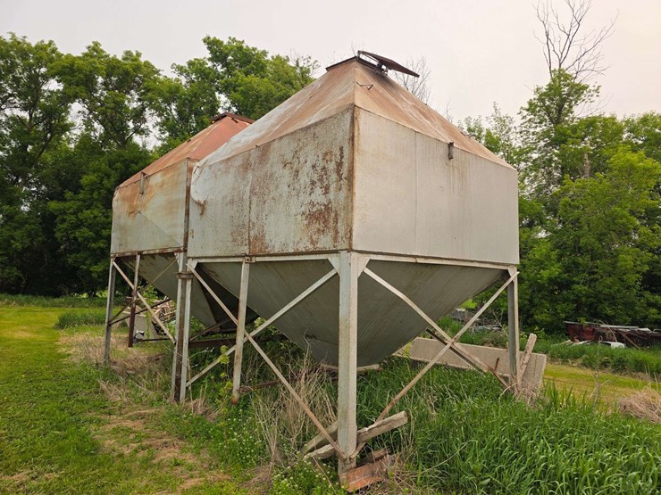 (2)-lowry-30-ton-bulk-bins,-loading-is-available-image-15