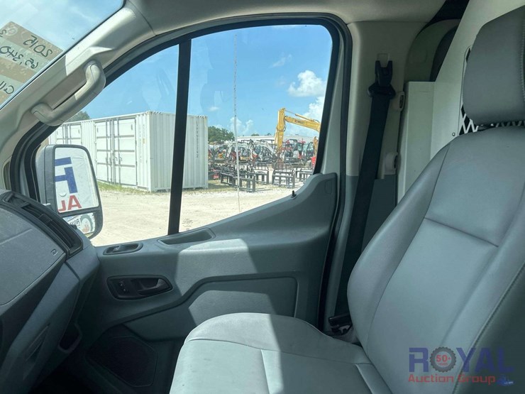 2015-ford-transit-image-12