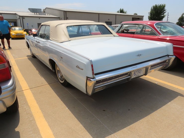1967-lincoln-continental-convertible-image-4