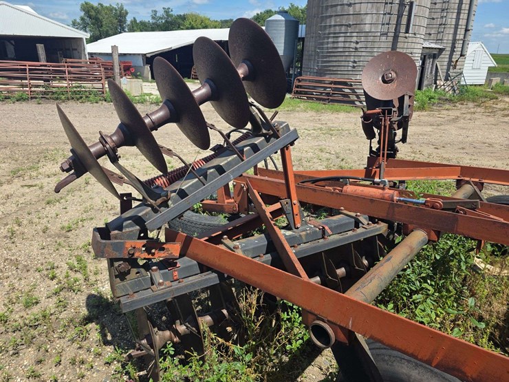 ih-470-tandem-disk,-manual-fold-wings,-9.5l-14-tires-on-6-bolt-rims,-hydraulic-lift,-rear-hitch,-dis-image-25