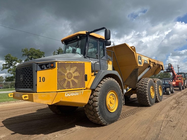 2021-deere-410e-image-2