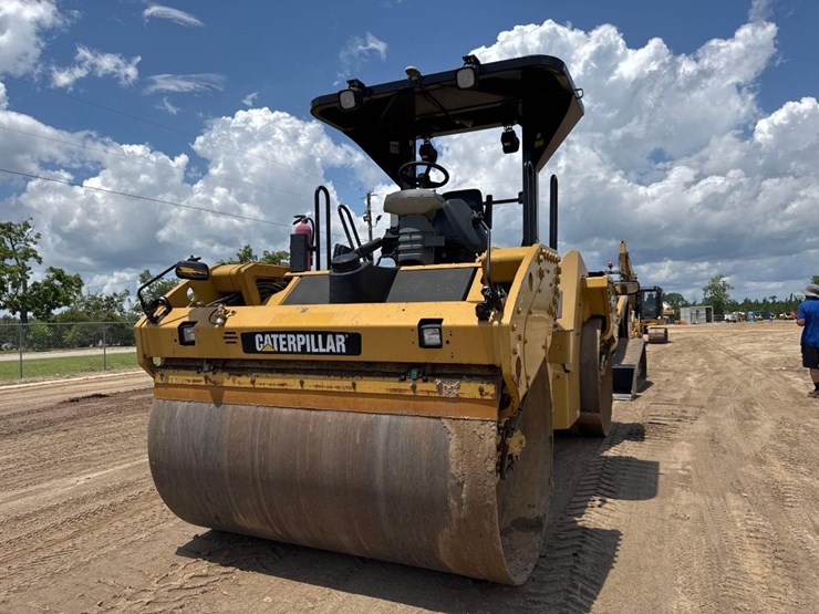 2014-caterpillar-cb54-image-2