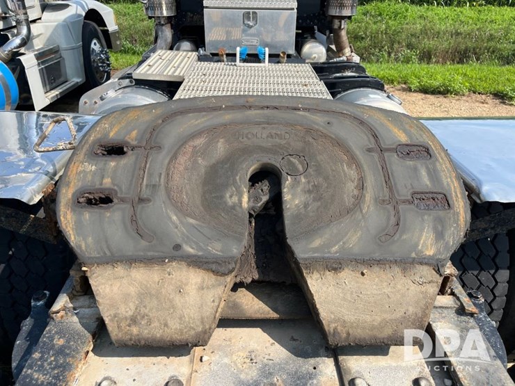 2008-peterbilt-384-image-39