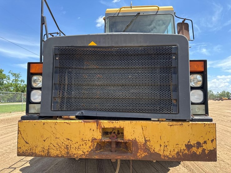 1998-caterpillar-d250e-image-23