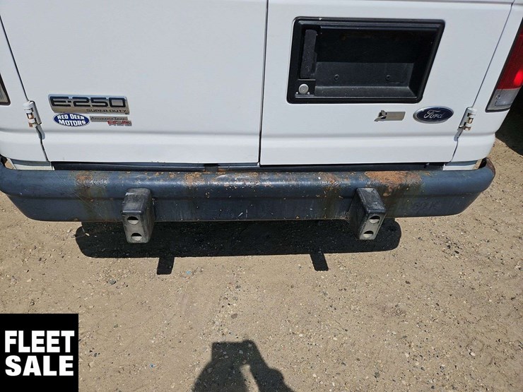 2012-ford-cargo-image-26