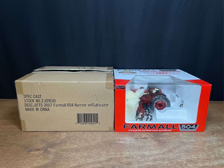 1/16-farmall-504-w/cultivator-2007-sfts-nib-sc-image-1