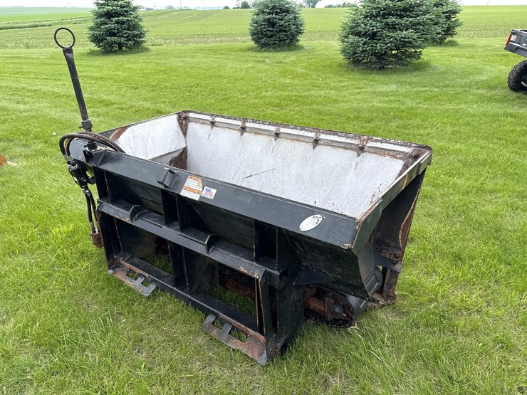 mesch-skidloader-sand-shooter-bucket-image-1