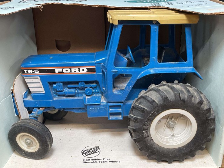 1/12-ford-tw-5-nib-ertl-image-4