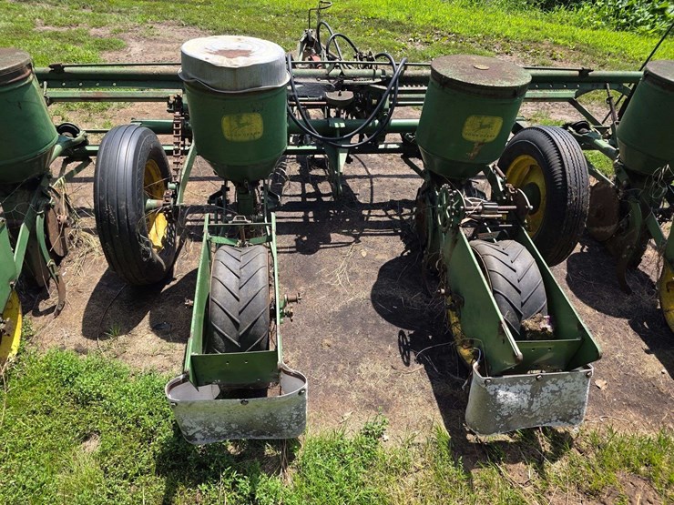 john-deere-4-row-planter,-hydraulic-lift-with-newer-hoses,-worked-when-last-used-2-years-ago,-model:-image-7