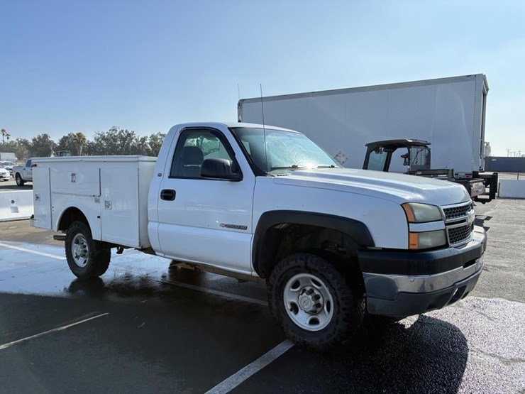 2005-chevrolet-silverado-2500-image-3