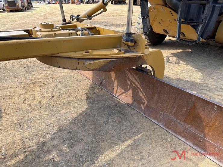 2011-caterpillar-140m2-image-4