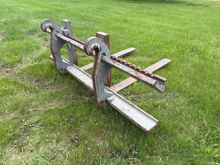 volvo-mount-payloader-pallet-forks-image-2