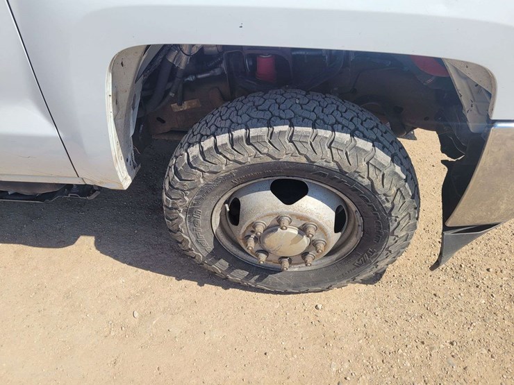 2018-chevrolet-silverado-3500-image-17