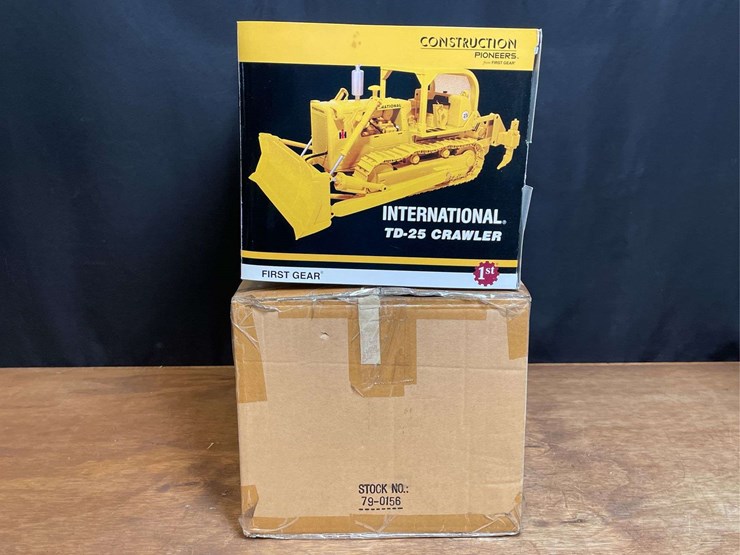 1/25-ih-td-25-crawler-nib-1st-gear-image-9