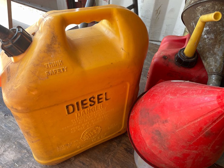 #10800-•-gas-cans-image-7