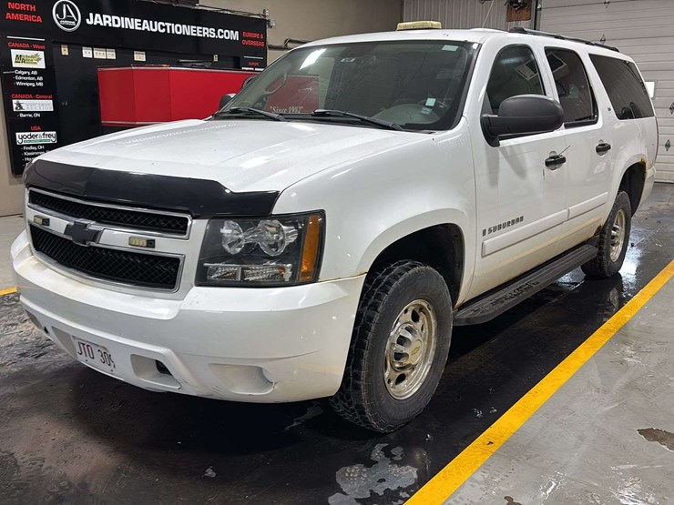 2007-chevrolet-suburban-image-1
