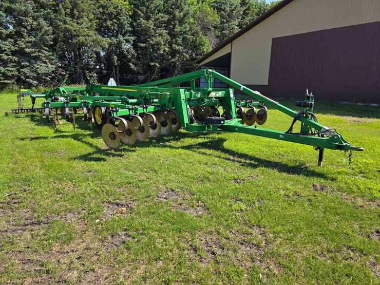 2016-john-deere-18-image-4
