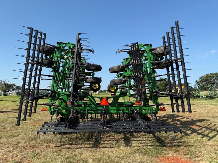 2013-john-deere-2210-image-19